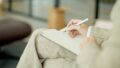 Prise de notes durant une séance de coaching individuel